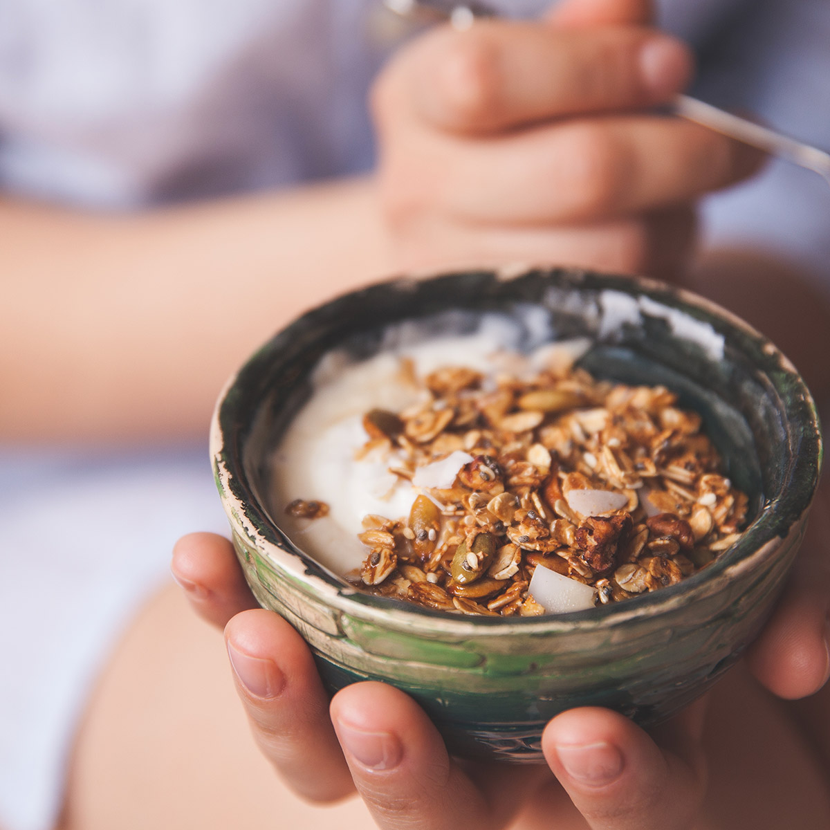 how to eat granola, bowl with granola and yogurt